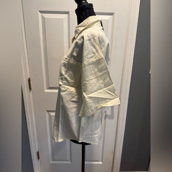 Linen look, oversize boxy, short sleeve shirt in US size 2 - Picture 3 of 6